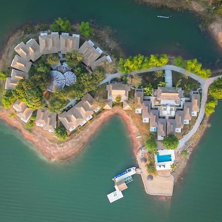 The Sanctuary Nam Ngum Beach Resort Ванг Виенг Екстериор снимка