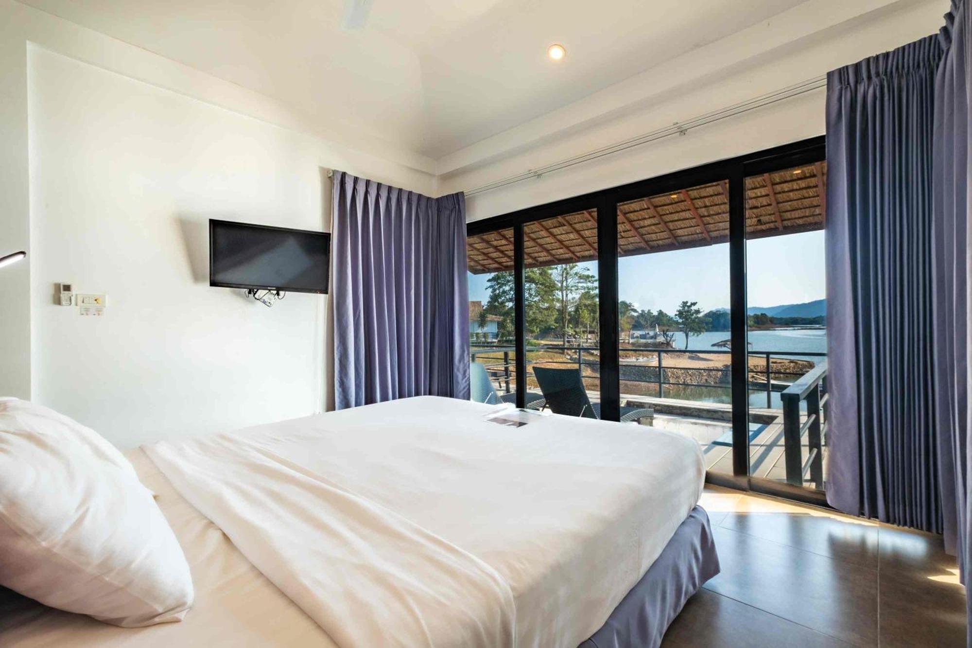 The Sanctuary Nam Ngum Beach Resort Ванг Виенг Екстериор снимка