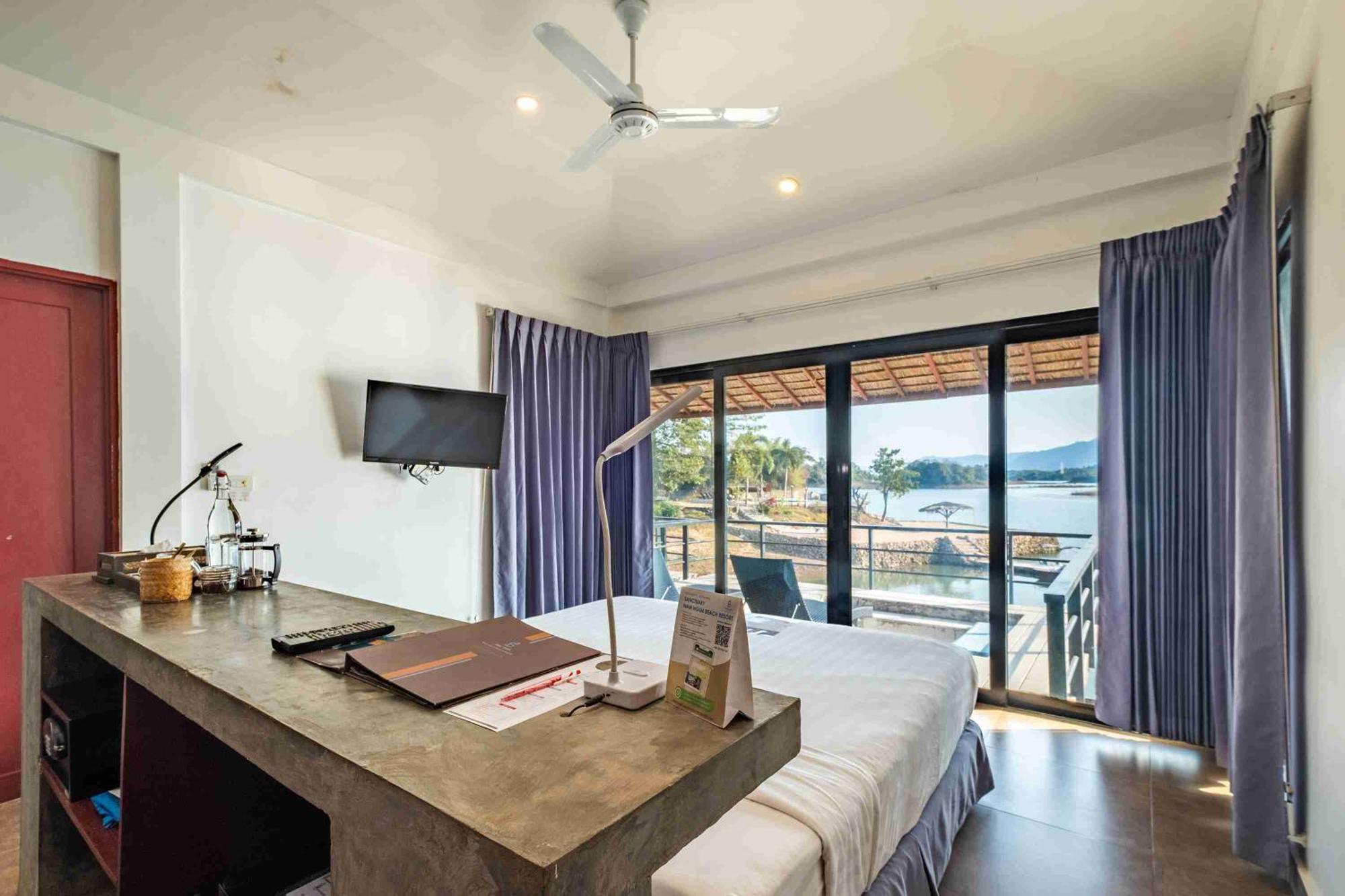 The Sanctuary Nam Ngum Beach Resort Ванг Виенг Екстериор снимка